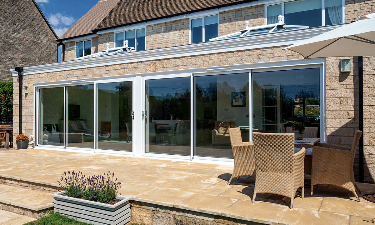 White aluminium sliding patio door